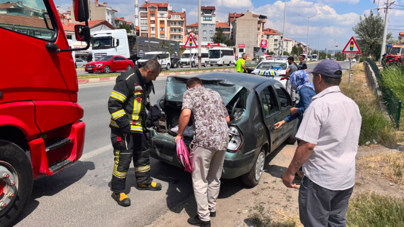 Trafik kazasında 2 çocuk yaralandı 