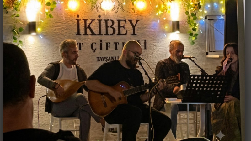 İkibey At çiftliğinde müzik ziyafeti 