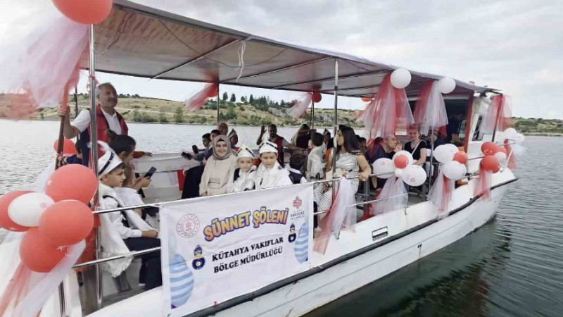 Kütahya’da 27 çocuk için vakıf geleneğiyle sünnet şöleni düzenlendi