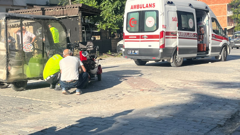 Engelli aracı ile elektrikli bisiklet çarpıştı 1 yaralı