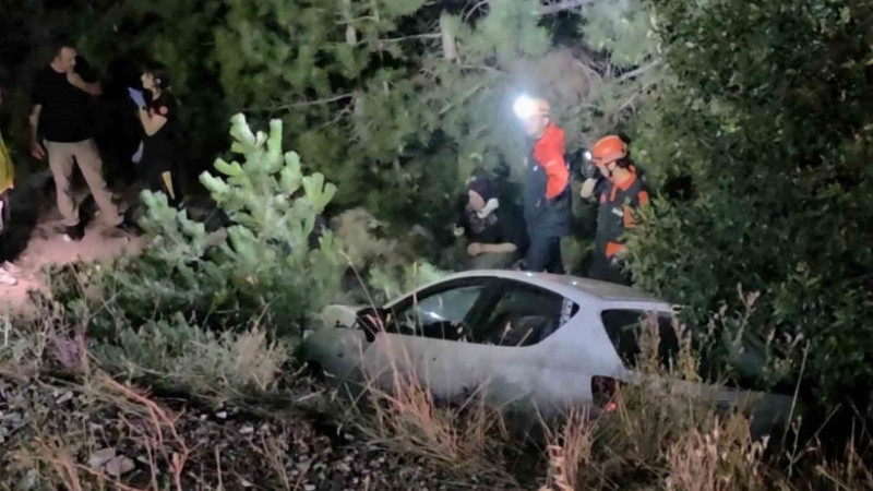 Kütahya’da otomobil ile motosiklet çarpışarak şarampole yuvarlandı: 5 yaralı