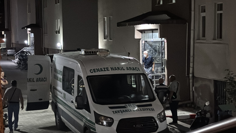 Evinin lavabosunda ölü bulundu 
