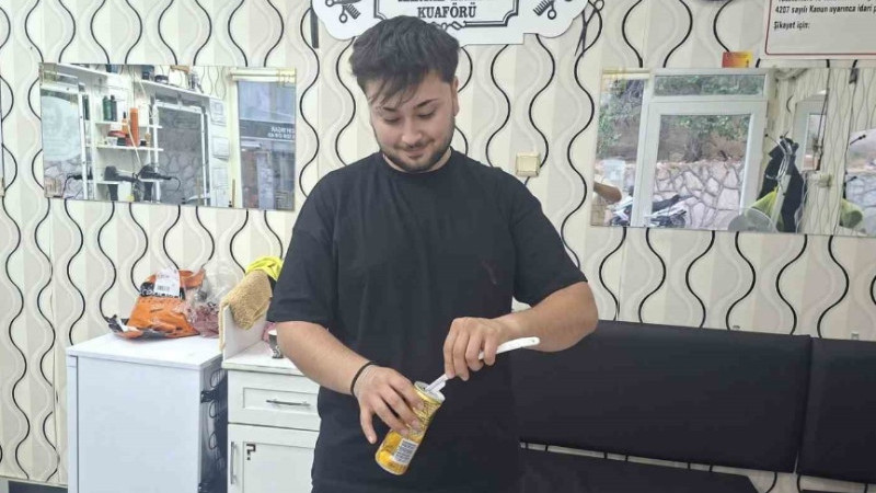 Hisarcıklı kuaför eski jiletleri çöpe atmıyor, sokak hayvanlarını koruyor
