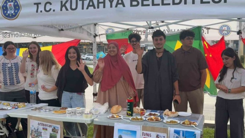 Yabancı öğrenciler yemekler üzerinden ülkelerini anlattı