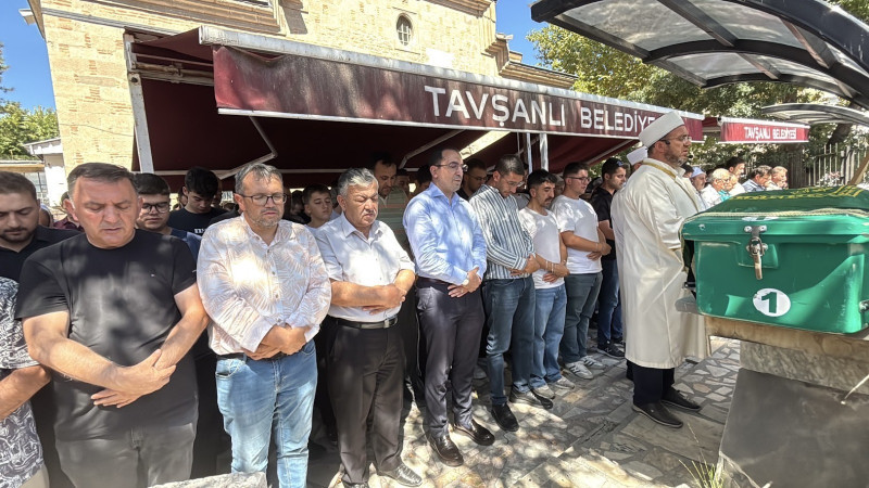 Hafız İlyas  Sarı dualarla son yolculuğuna uğurlandı 