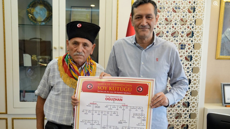 Başkan Derin’e Anlamlı Hediye 