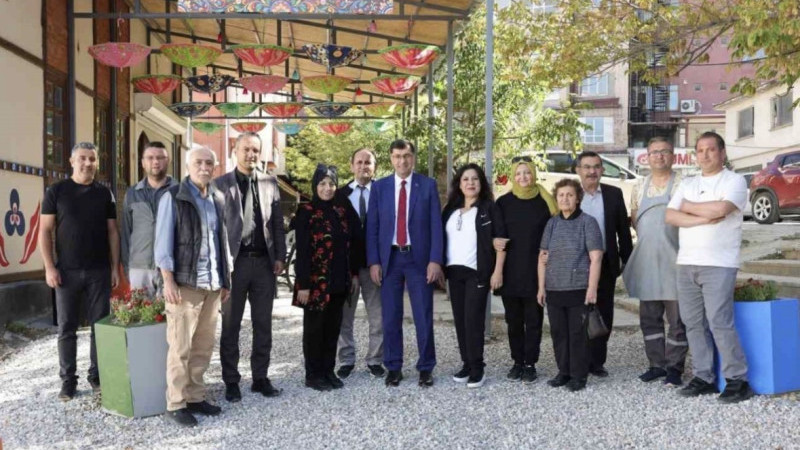 Başkan Kahveci  Sanat sokağında