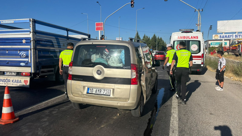 Tavşanlı-Kütahya Karayolunda Zincirleme Kaza: 4 Yaralı