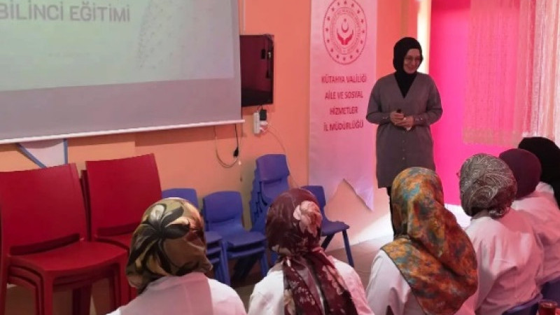 Kütahya’da bakımevi ve kreş personeline farkındalık eğitimi
