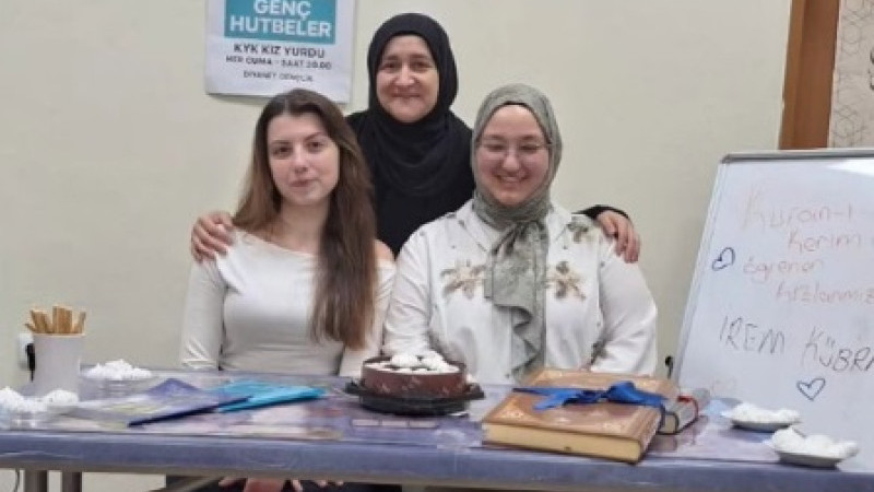 Kız yurdundaki 2 öğrenci 3 haftada Kur’an-ı Kerim okumaya başladı
